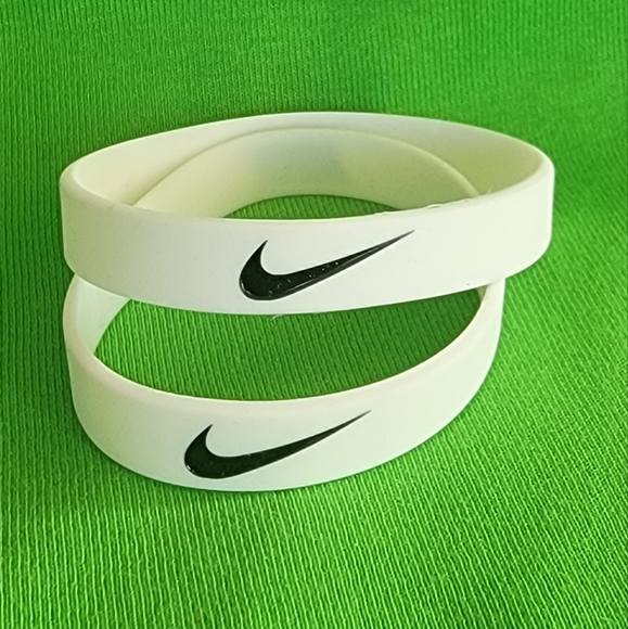 NIKE white bracelet Men boys Women bangle set of 2 Rubber bracelets New - Picture 4 of 4